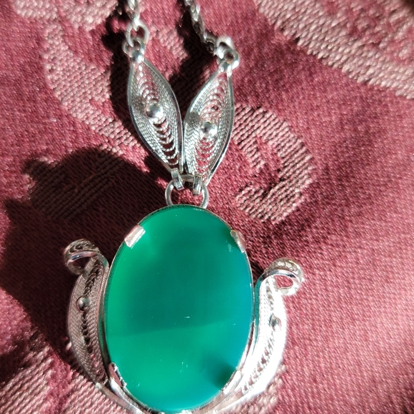 Sterling Necklace with Intricate Detail Oval Green Onyx Filigree Pendant - Picture 11 of 14